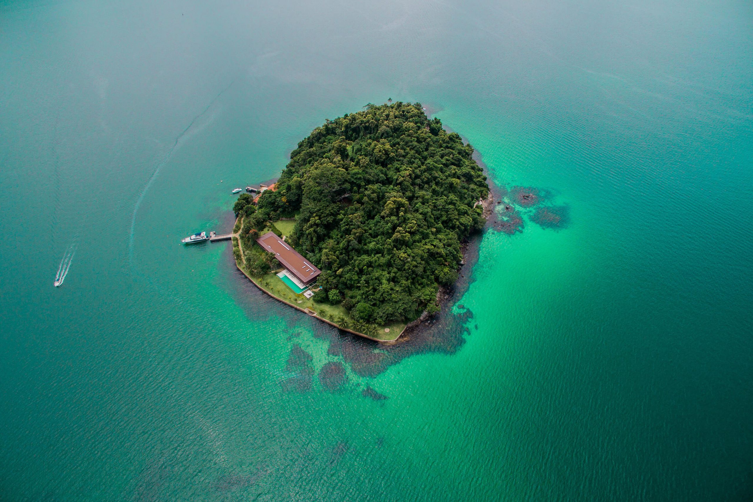 Casa na Ilha em Angra dos Reis por Jacobsen arquitetura