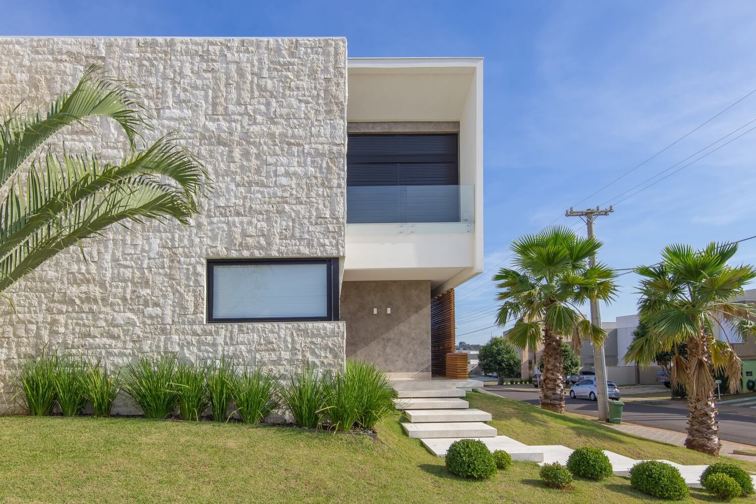 Casa RA Arquitetura Contemporânea em Campo Grande por MOB Arquitetos 003 Fachada Pedra