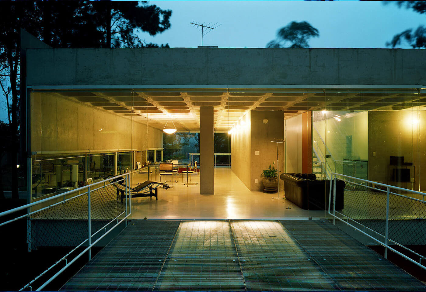 Casa Moderna em Aldeia da Serra por MMBB + SPBR 011 ©Nelson Kon