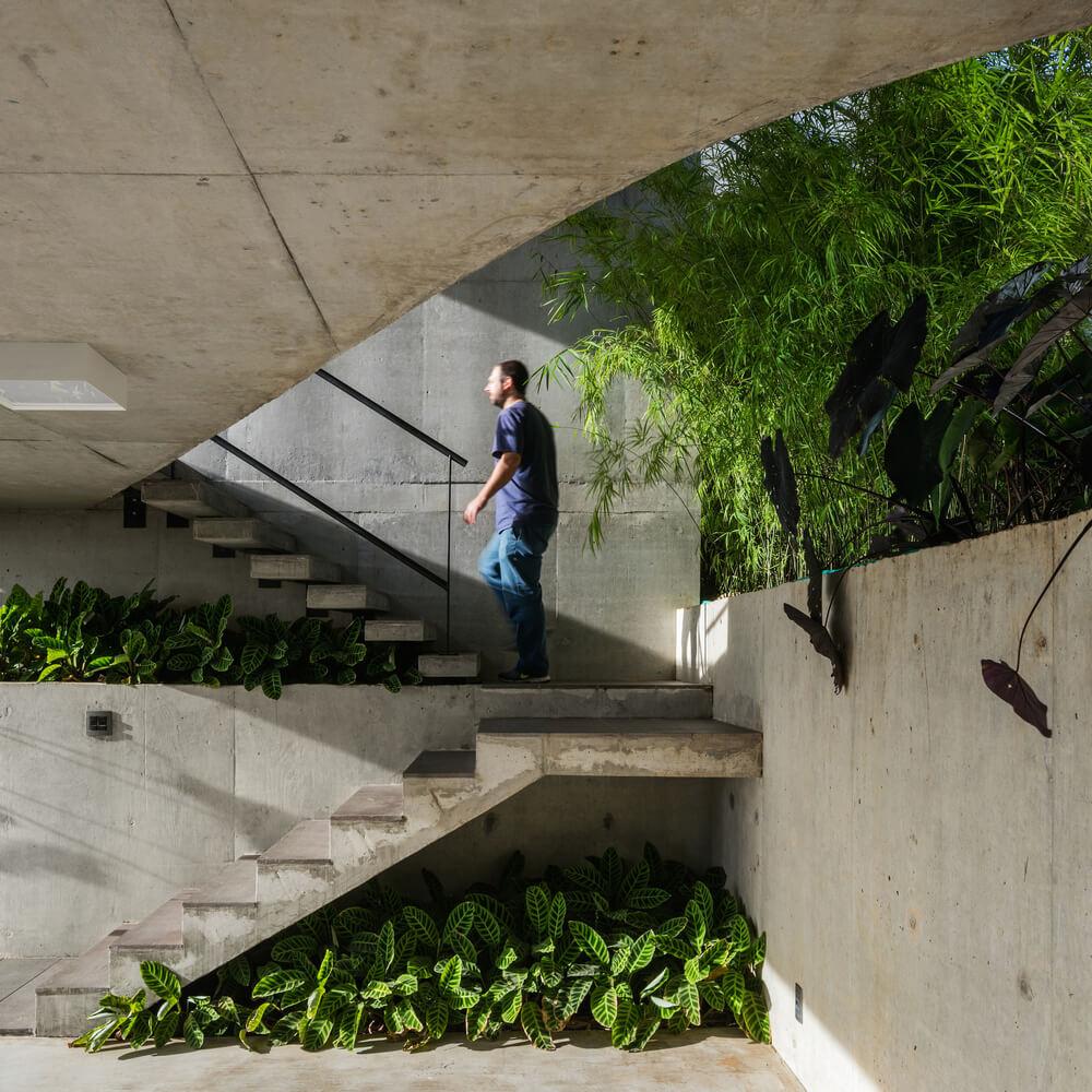 Casa Moderna em São José dos Campos por Obra Arquitetos 004 Escada Concreto