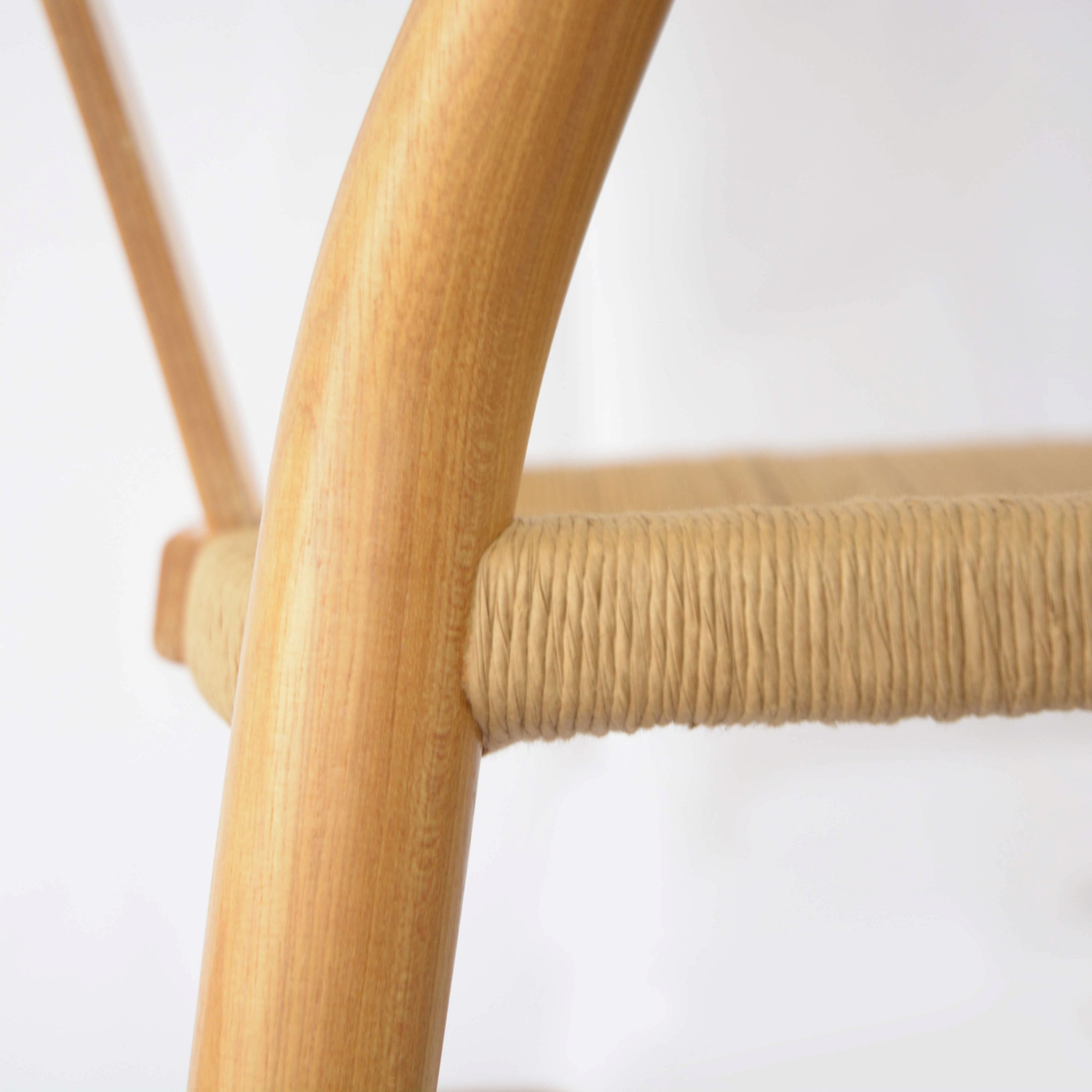 Cadeira Wishbone Natural Detalhe Madeira Natural Tauari e Fibra de Celulose