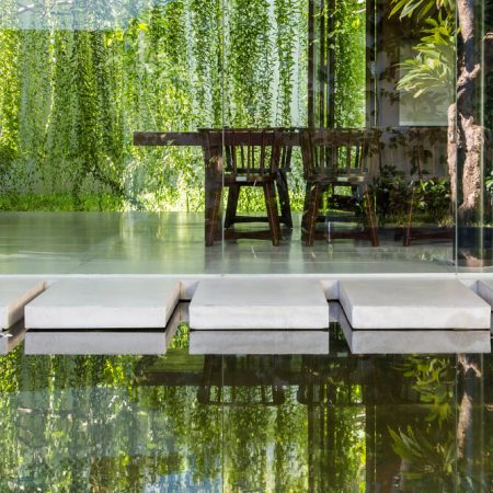 Casa Moderna + Jardim no Vietnã por MIA Design Studio 006 Espelho D'água + Jardim