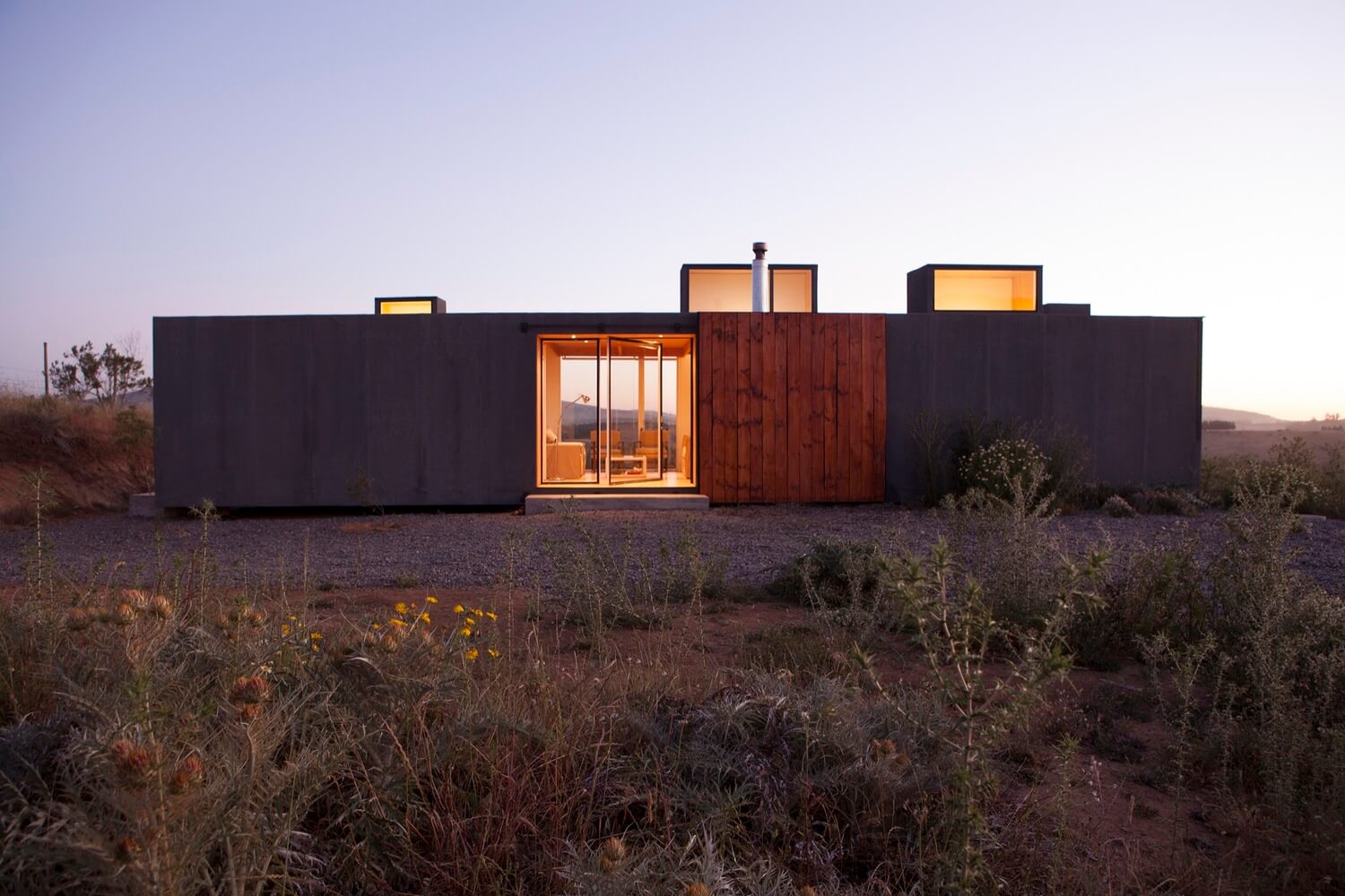 Casa minimalista no Chile por Alfredo González + Ignacio Rojas 001 Fachada Casa