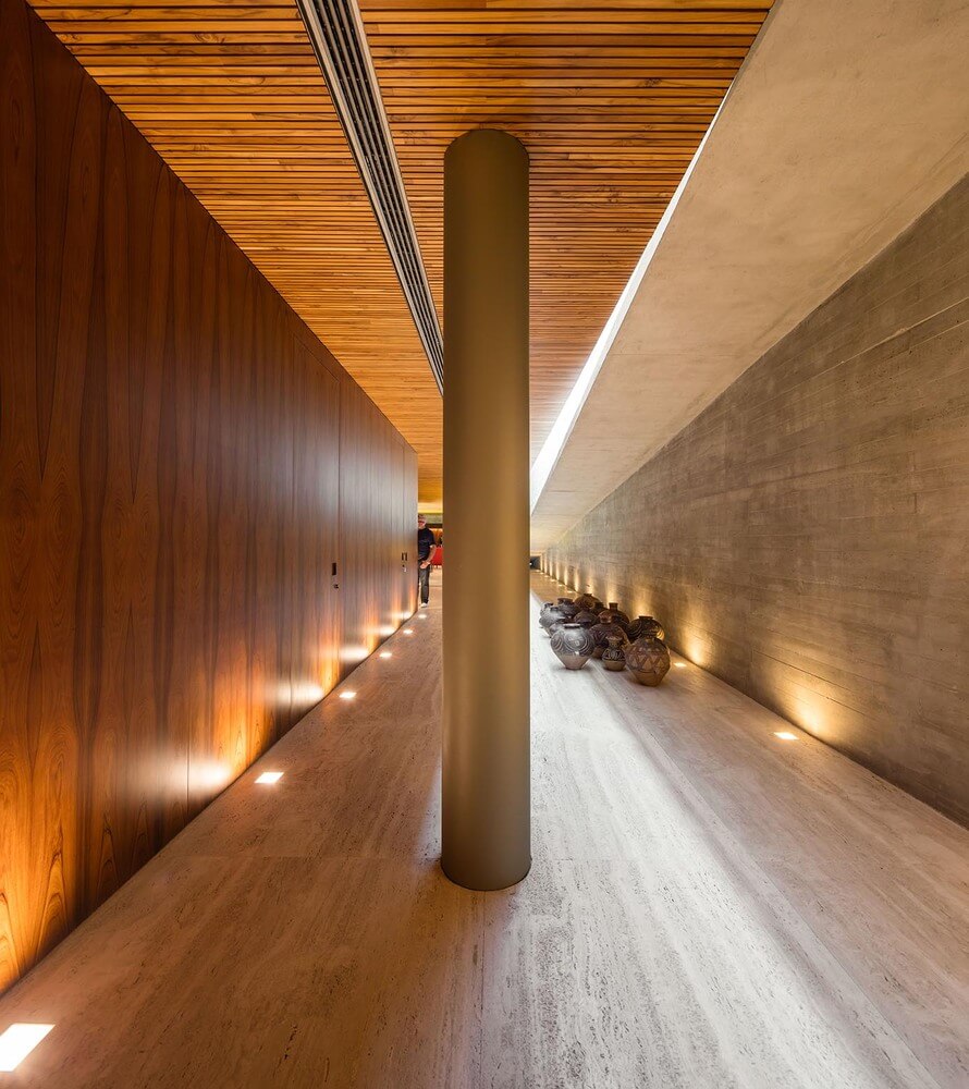 Casa Moderna em São Paulo por Studio mk27 Madeira e Concreto 036 Sala de Estar + Madeira + Concreto