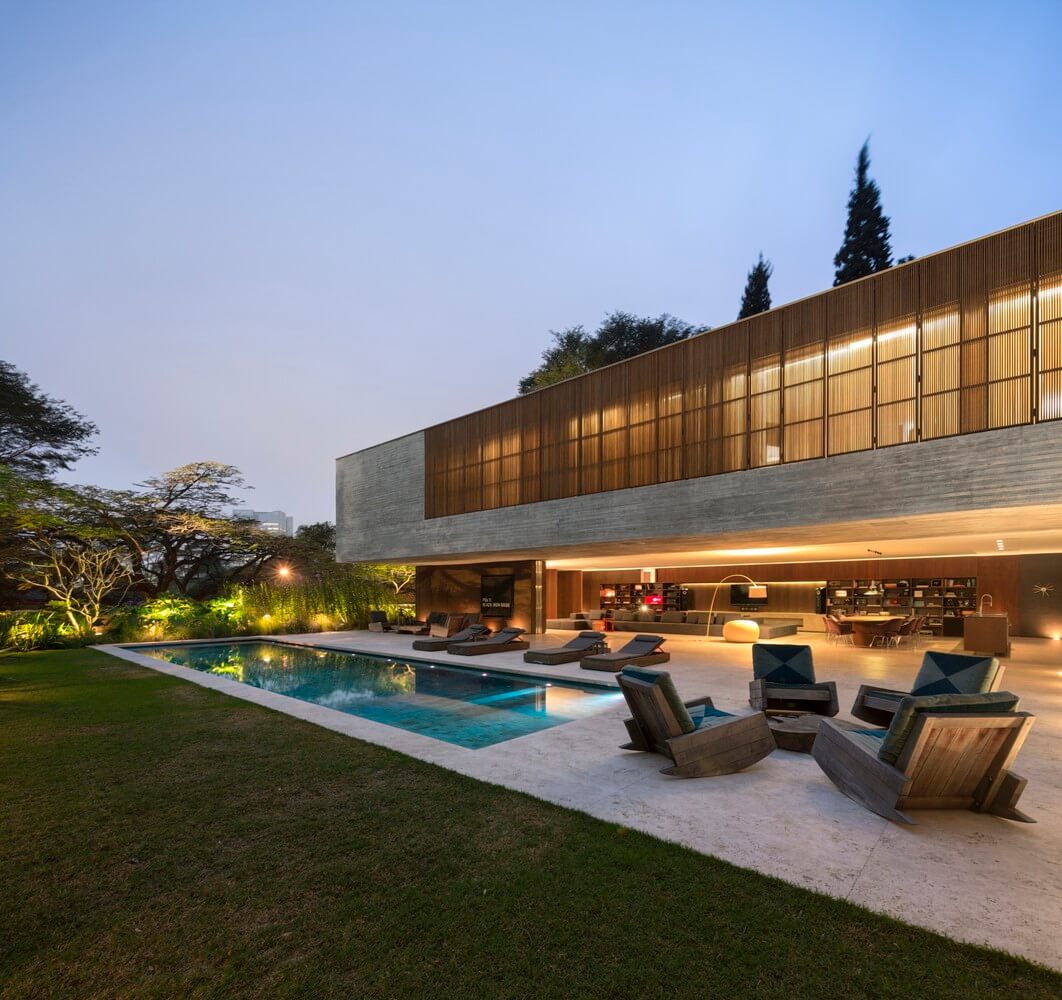 Casa Moderna em São Paulo por StudioMK27 - Casa dos Ipês 007 Fachada + Concreto + Madeira + Pedras