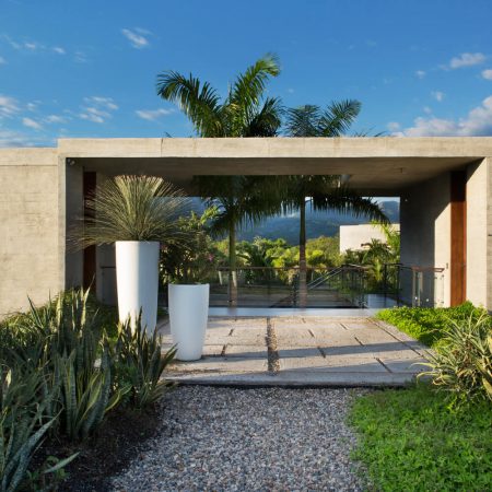 Casa Moderna na Mata Colombiana por Alberto Burckhard + Carolina Echeverri 001 Concreto