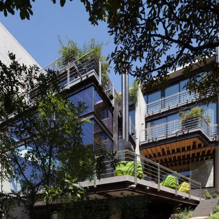 Casa no bosque na Cidade do México por Grupoarquitectura 001 Fachada + Metal + Vigas de + Vidro + Bosque