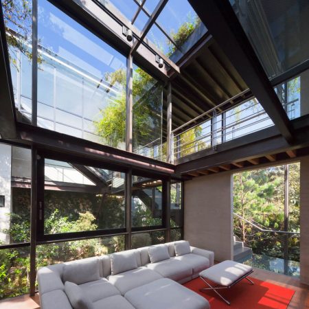 Casa no bosque na Cidade do México por Grupoarquitectura 021 Sala de Estar + Sofa + Aço + Vidros