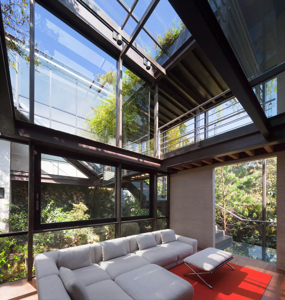 Casa no bosque na Cidade do México por Grupoarquitectura 021 Sala de Estar + Sofa + Aço + Vidros