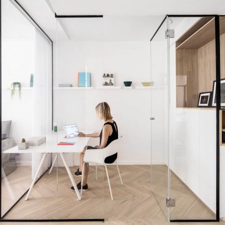 Apartamento de 70m com ambientes integrados em Tel Aviv por Maayan Zusman - Home office