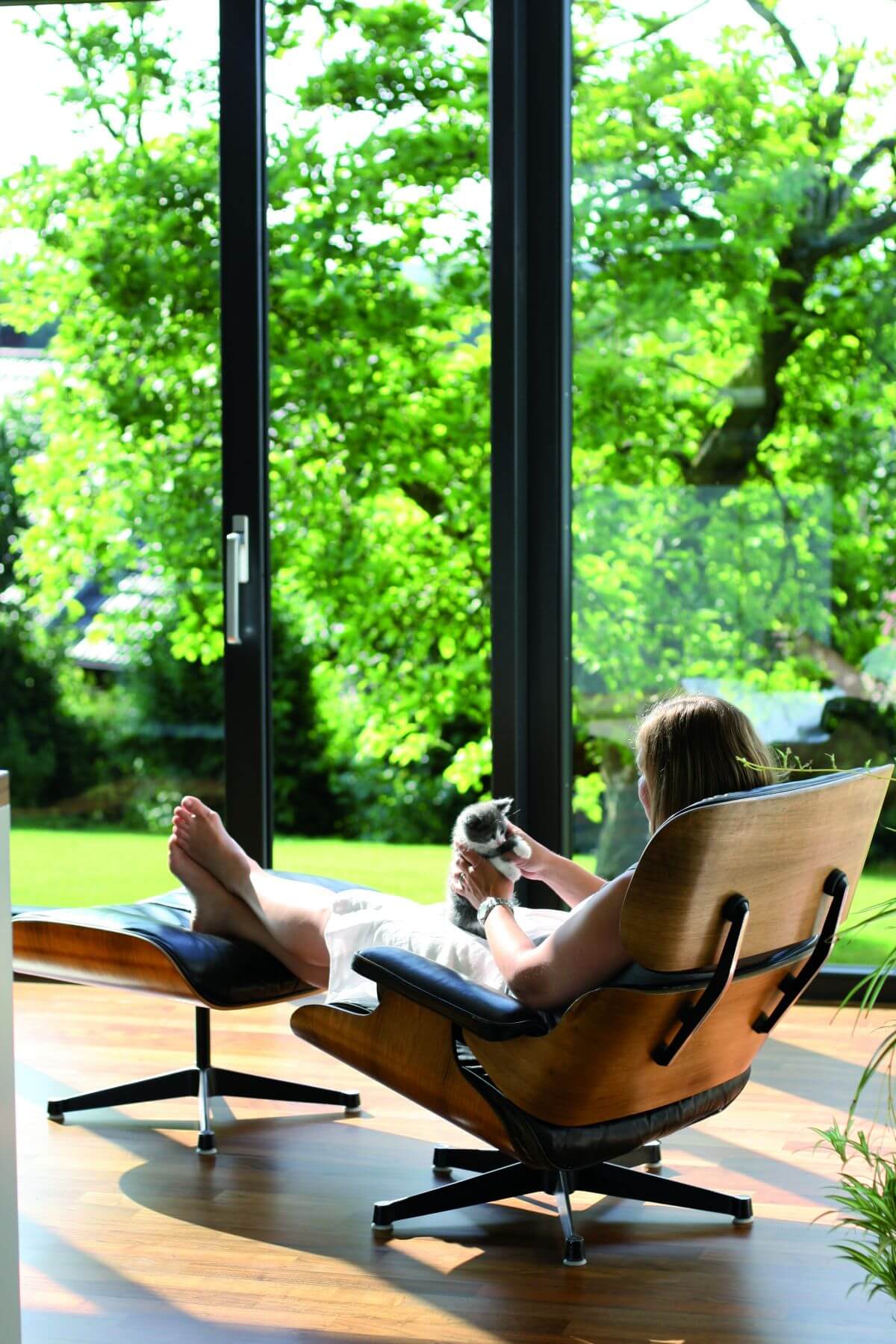 Poltrona Lounge Chair Charles & Ray Eames