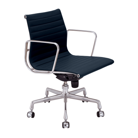 Cadeira para escritório Charles e Ray Eames EA 335 com braço estrutura em alumínio e couro azul marinho