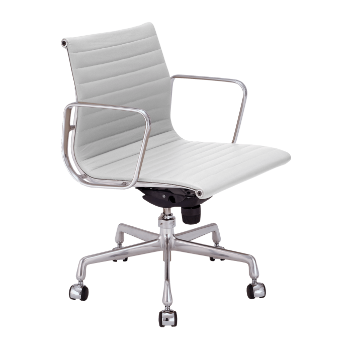 Cadeira para escritório Charles e Ray Eames EA 335 com braço estrutura em alumínio e couro branco