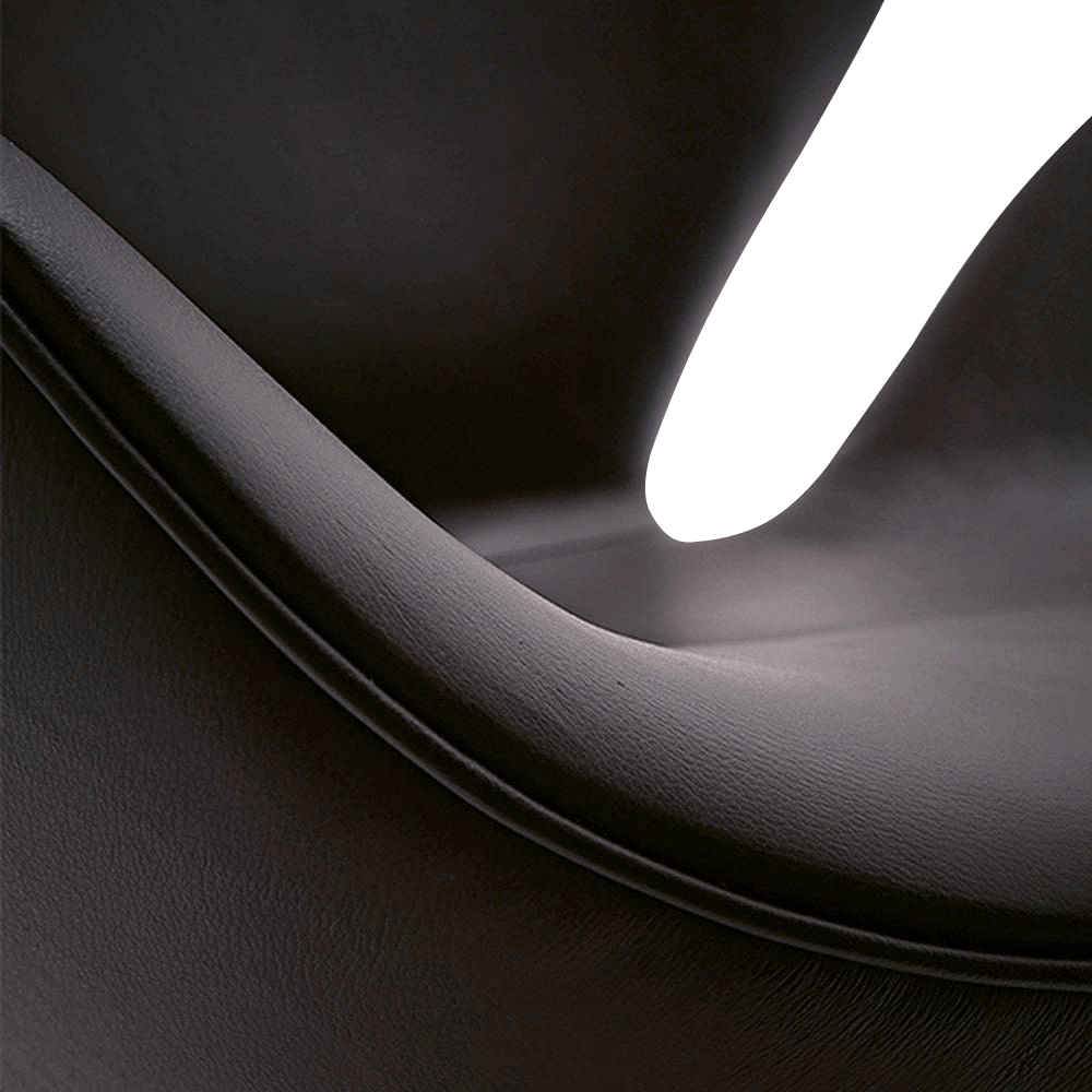 Poltrona Swan Couro ecológico natural preto alumínio detalhe