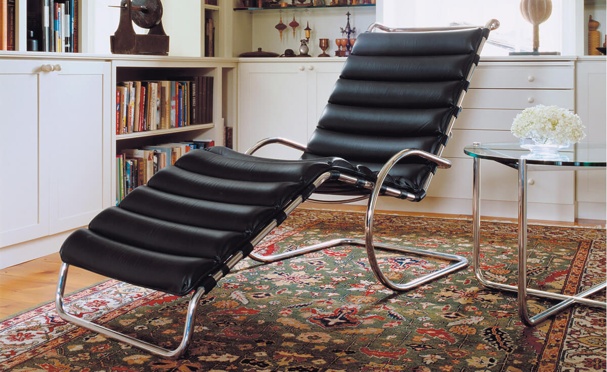 Table MR - Mesa MR Mies Van Der Rohe com chaise long