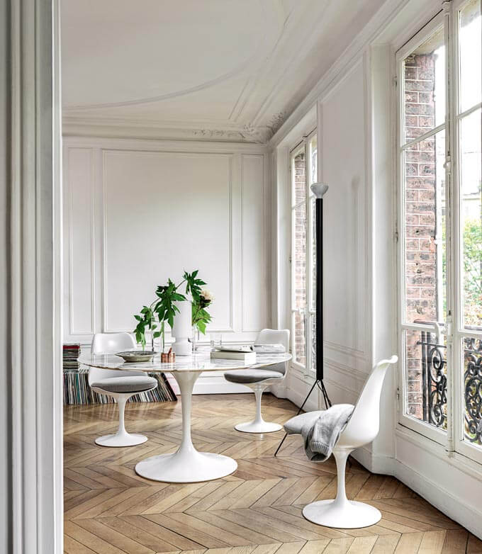 Cadeira Saarinen Tulip Branca Cinza Ambientada