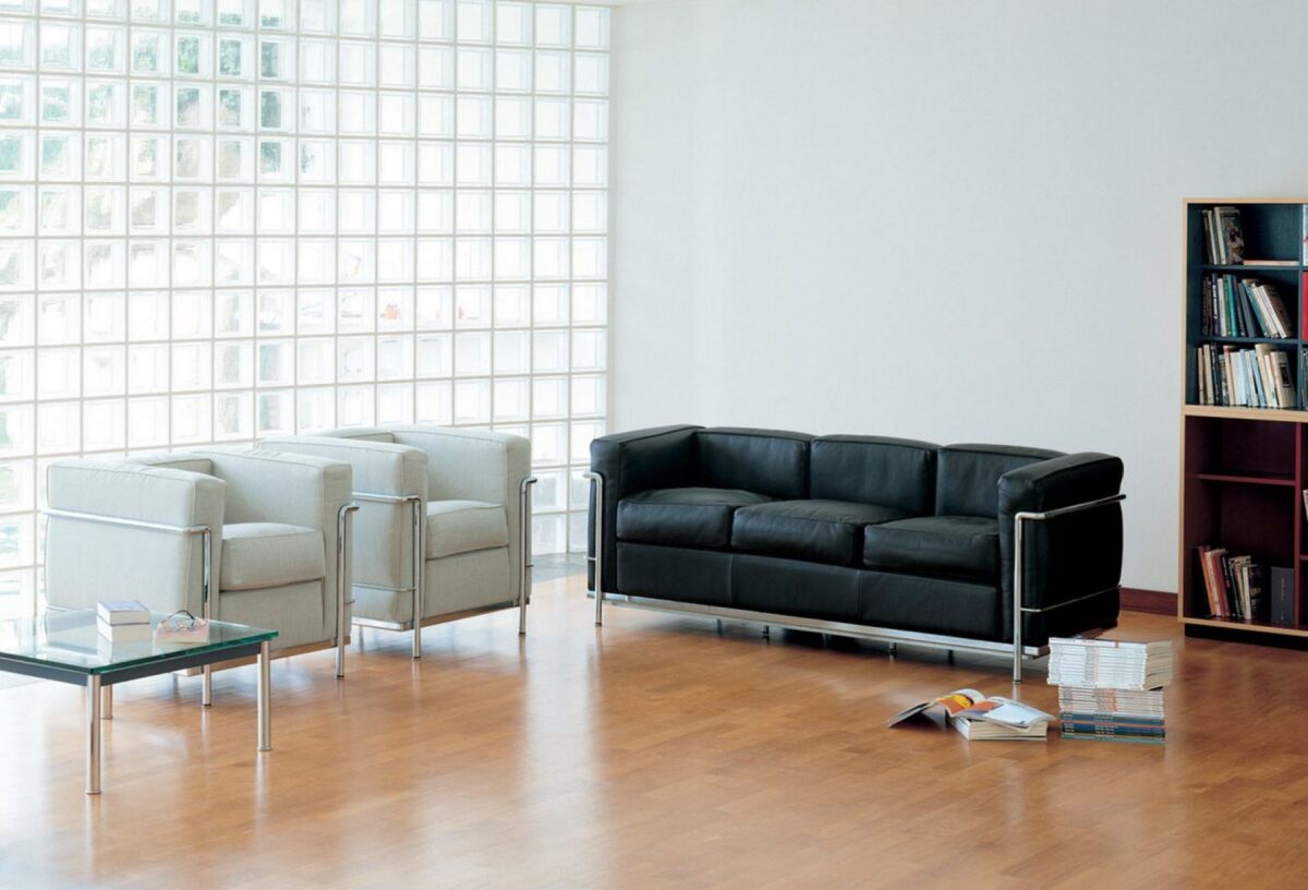 Sofa LC2 Masculino couro preto Ambientado
